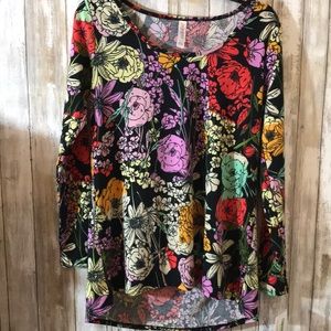 Small Lynnae LuLaRoe long sleeve shirt